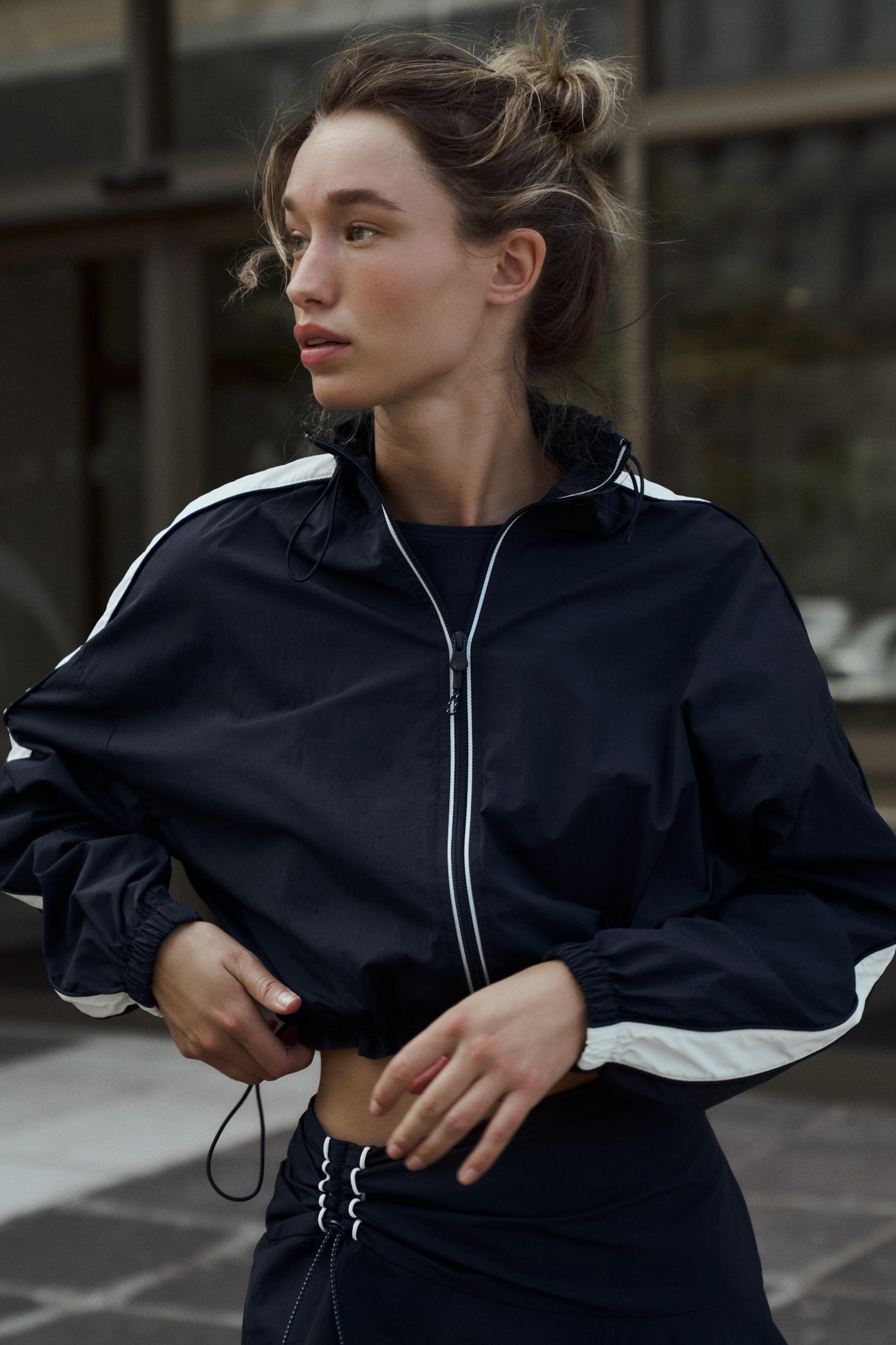 ZARA】防水防風フード付きベルト付きダウンジャケット8073/230