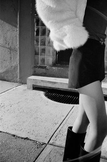 SHORT MINI EN VELOURS - Noir de Zara - Image 2