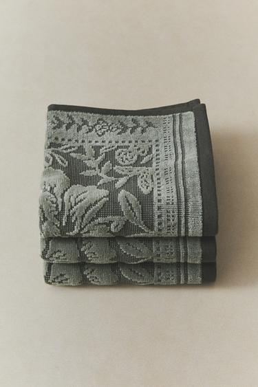 PACK OF VELOUR JACQUARD HAND TOWELS (PACK OF 3) - Mid-green by Zara