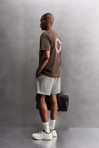 T-SHIRT IMPRIMÉ GRAPHIQUE RUNNING - Marron de Zara - Image 3