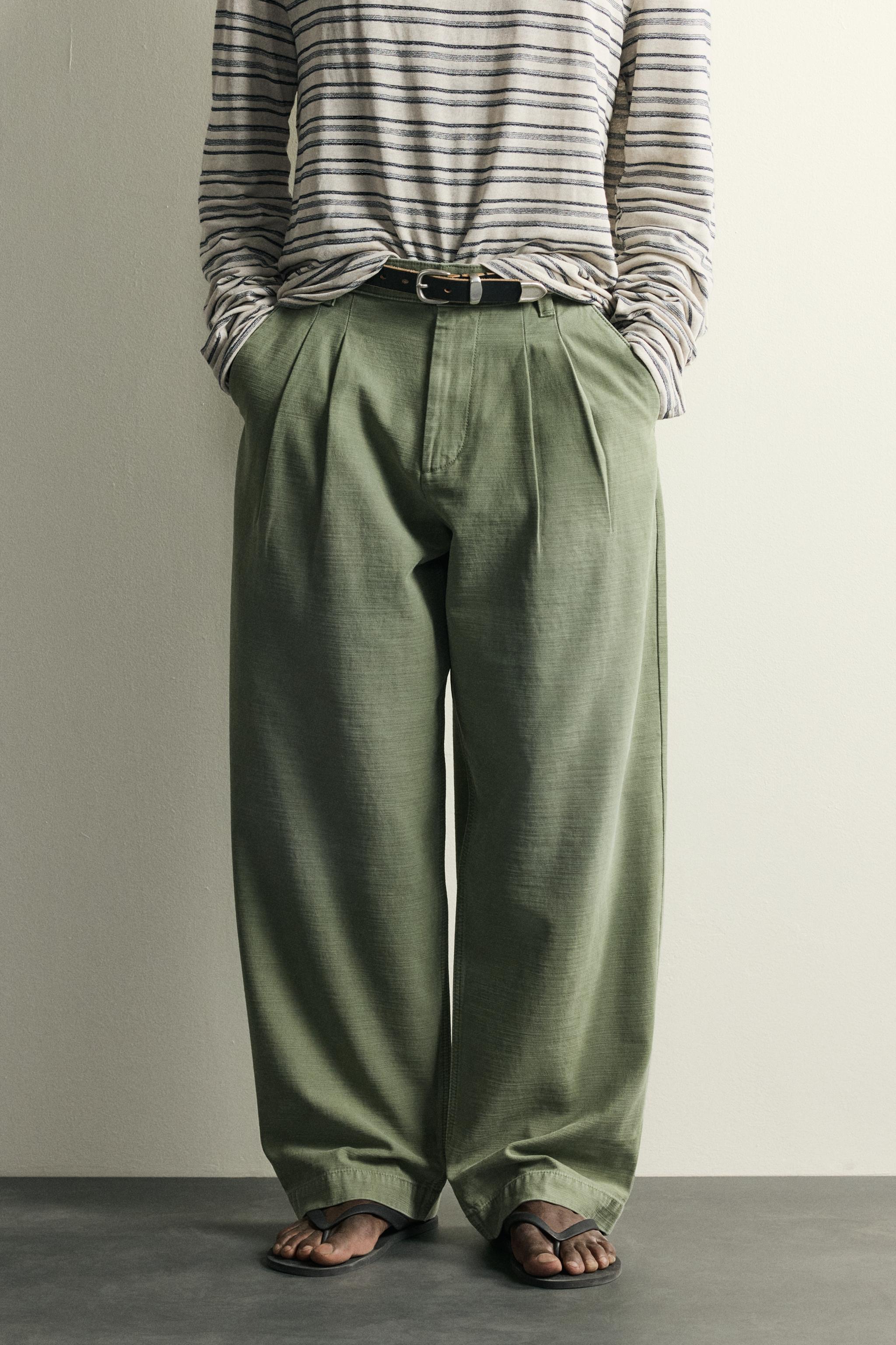 BAGGY FIT PLEATED CHINO PANTS