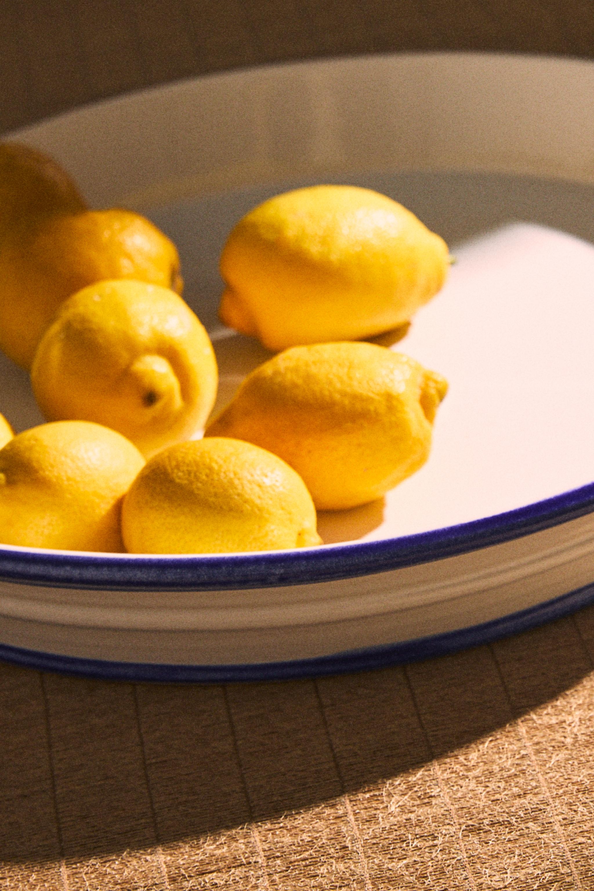 STONEWARE SERVING DISH WITH CONTRASTING RIM