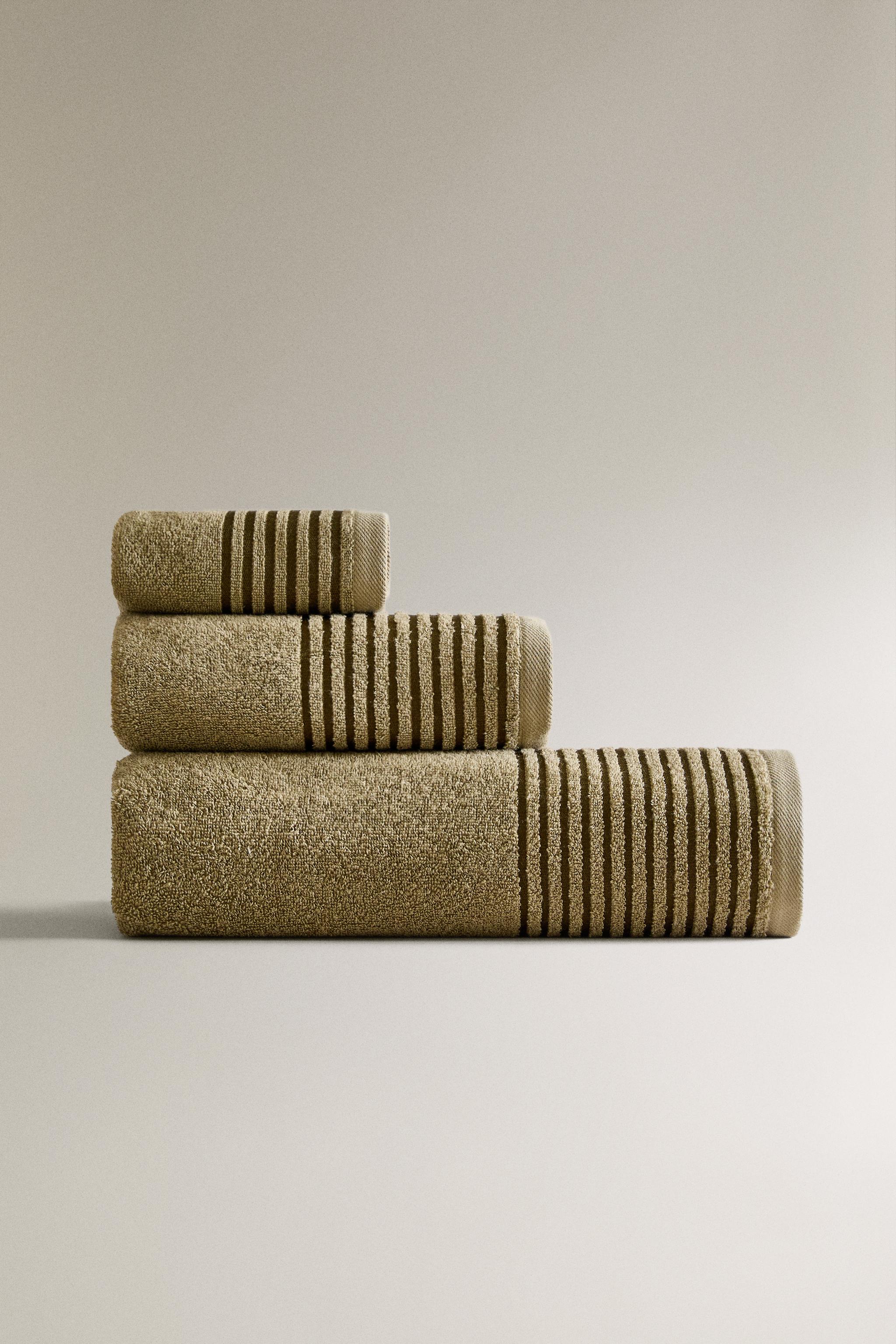 SERVIETTE DE BAIN FRISE CONTRASTANTE