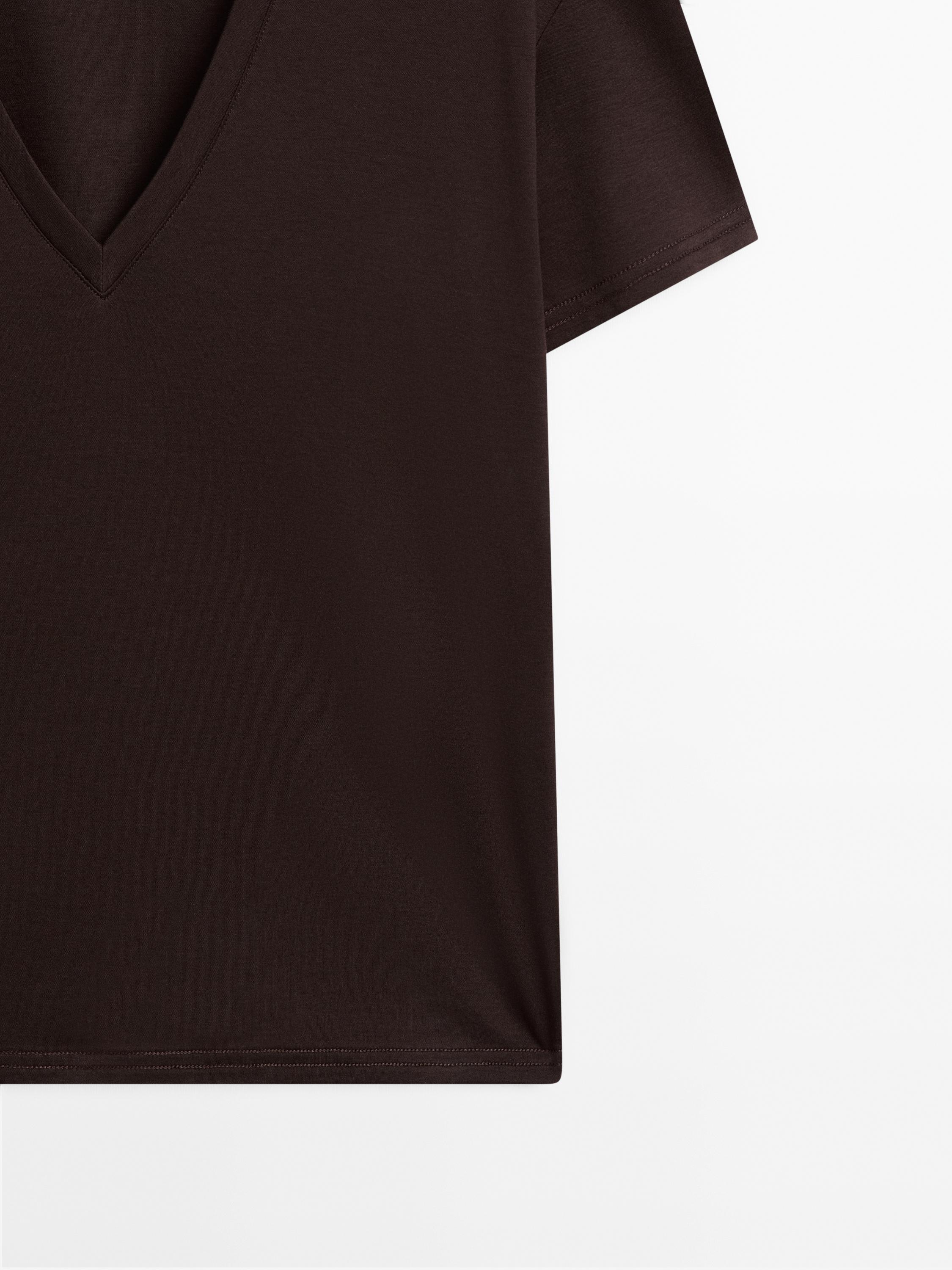 Flowing V-neck T-shirt