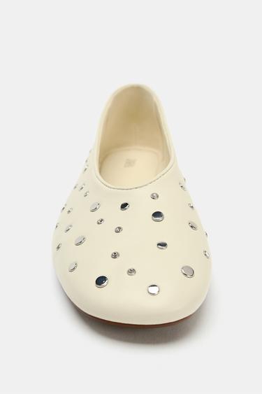 BALLERINES EN CUIR À CLOUS -  de Zara - Image 5
