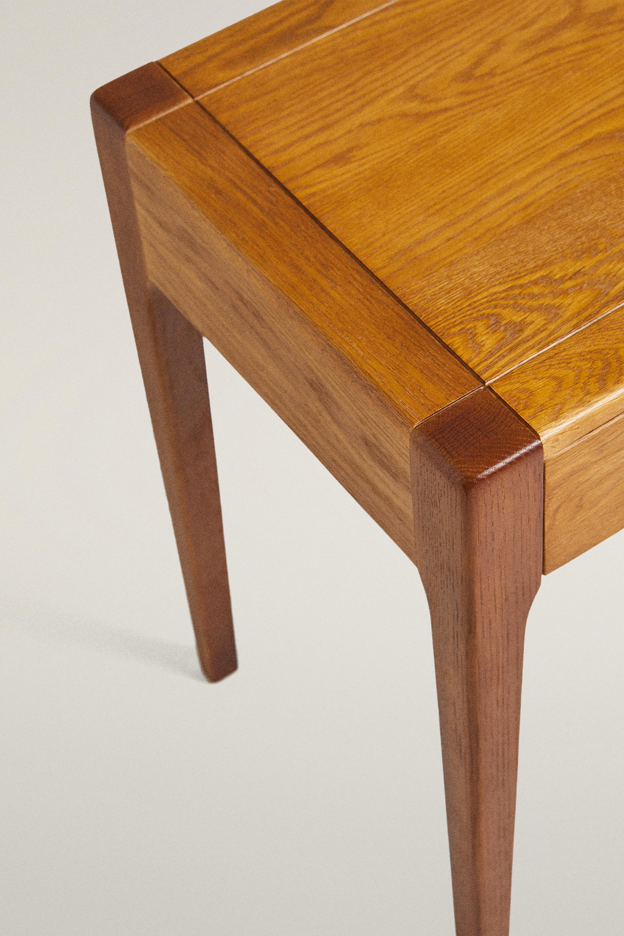 OAK BEDSIDE TABLE WITH DRAWER