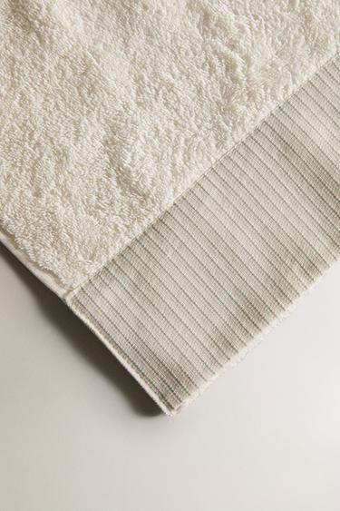 BATH TOWEL WITH STRIPED BORDER - Ivory by Zara - Image 2