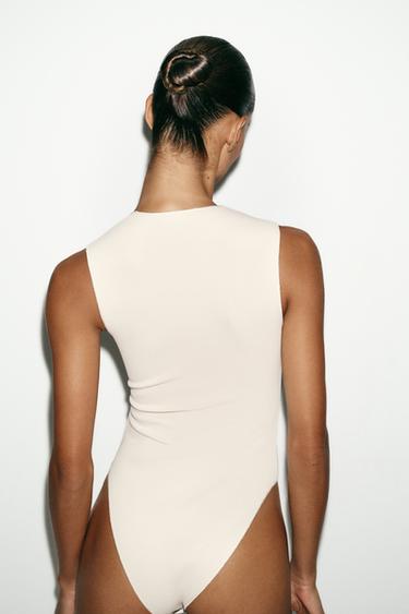 BODY ESCOTE CUADRADO STRETCH - Crudo de Zara