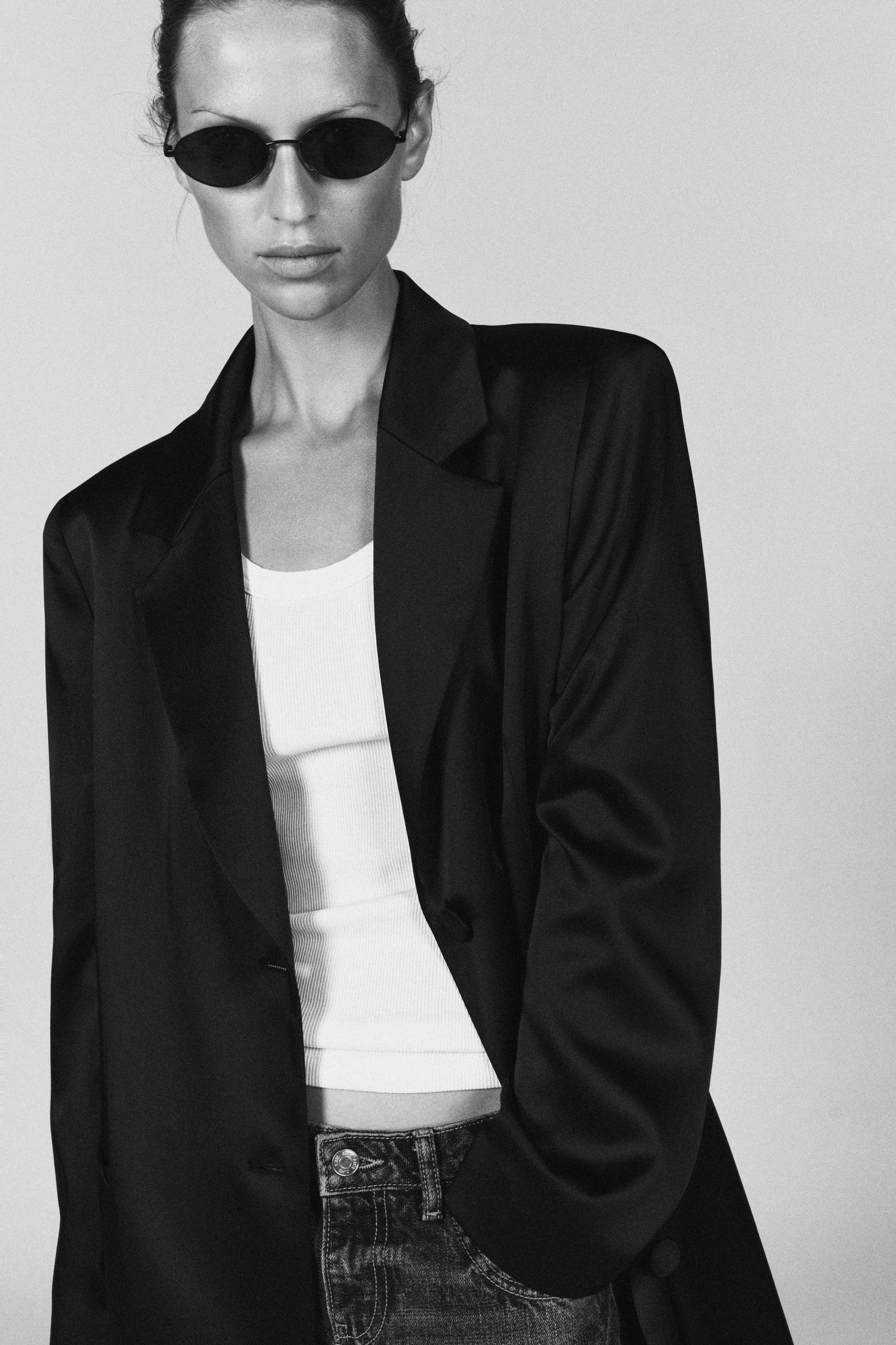 MANTEAU SATINÉ À ÉPAULETTES
