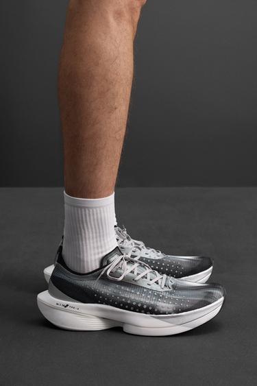 CHAUSSURES POUR COURIR DE LONGUES DISTANCES - Argent de Zara - Image 0