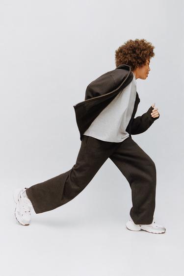 طقم من القطيفة سويت شيرت وبنطلون بخصر بالون - بحري داكن الخاص بـ Zara