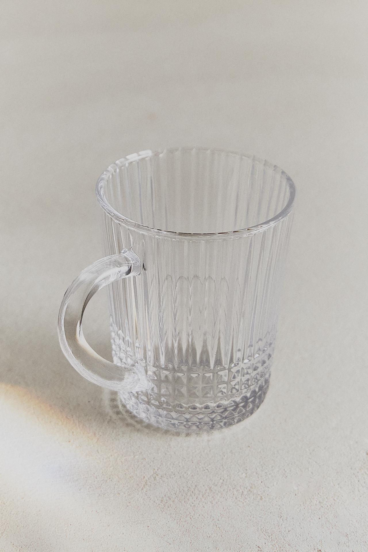 GLASS MUG WITH A RAISED GEOMETRIC DESIGN — Transparent