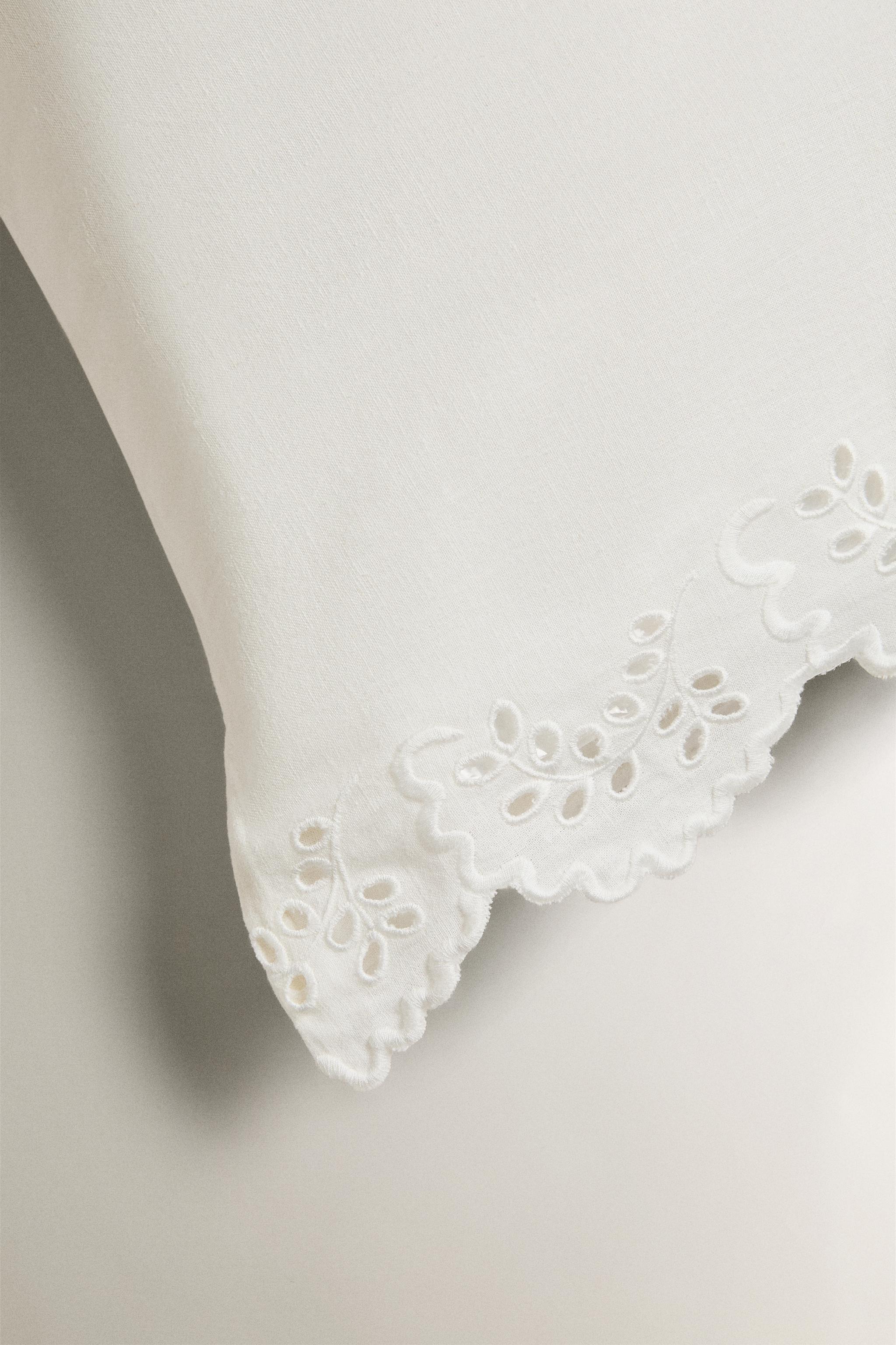 TAIE D’OREILLER BRODERIE FESTON