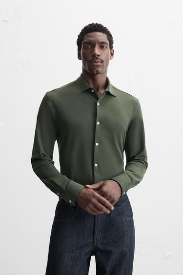 CAMISA ELÁSTICA ESTRUCTURA - Botella de Zara