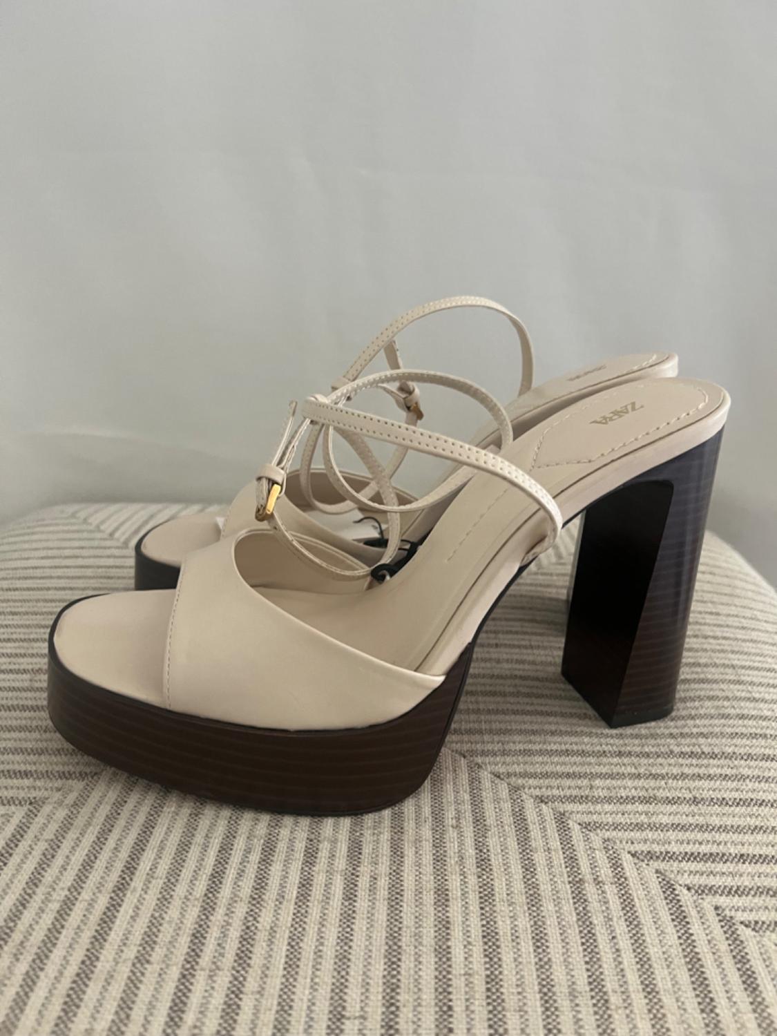 LEATHER PLATFORM HEELED SANDALS - Image 3