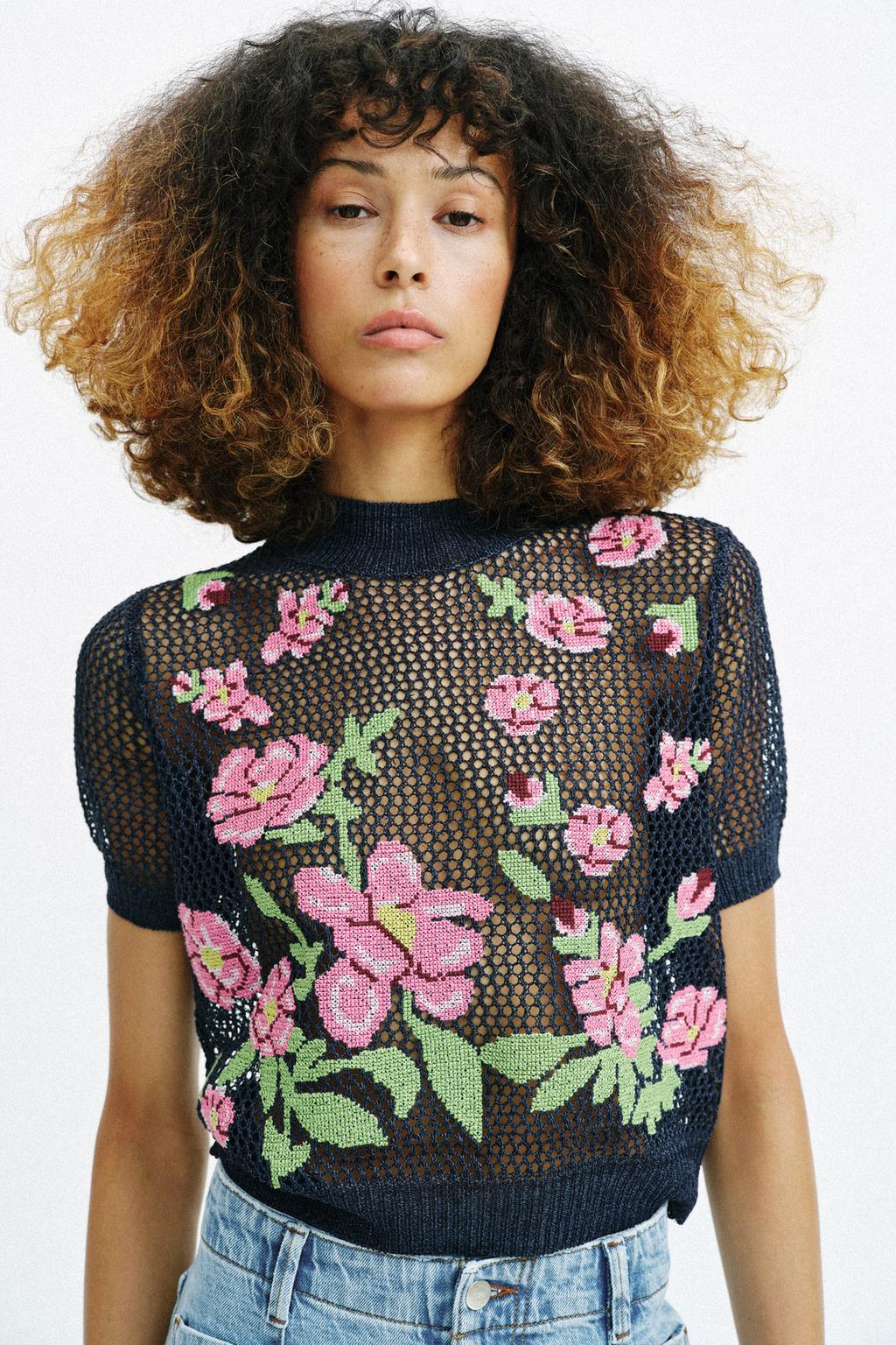 FLORAL EMBROIDERED KNIT TOP