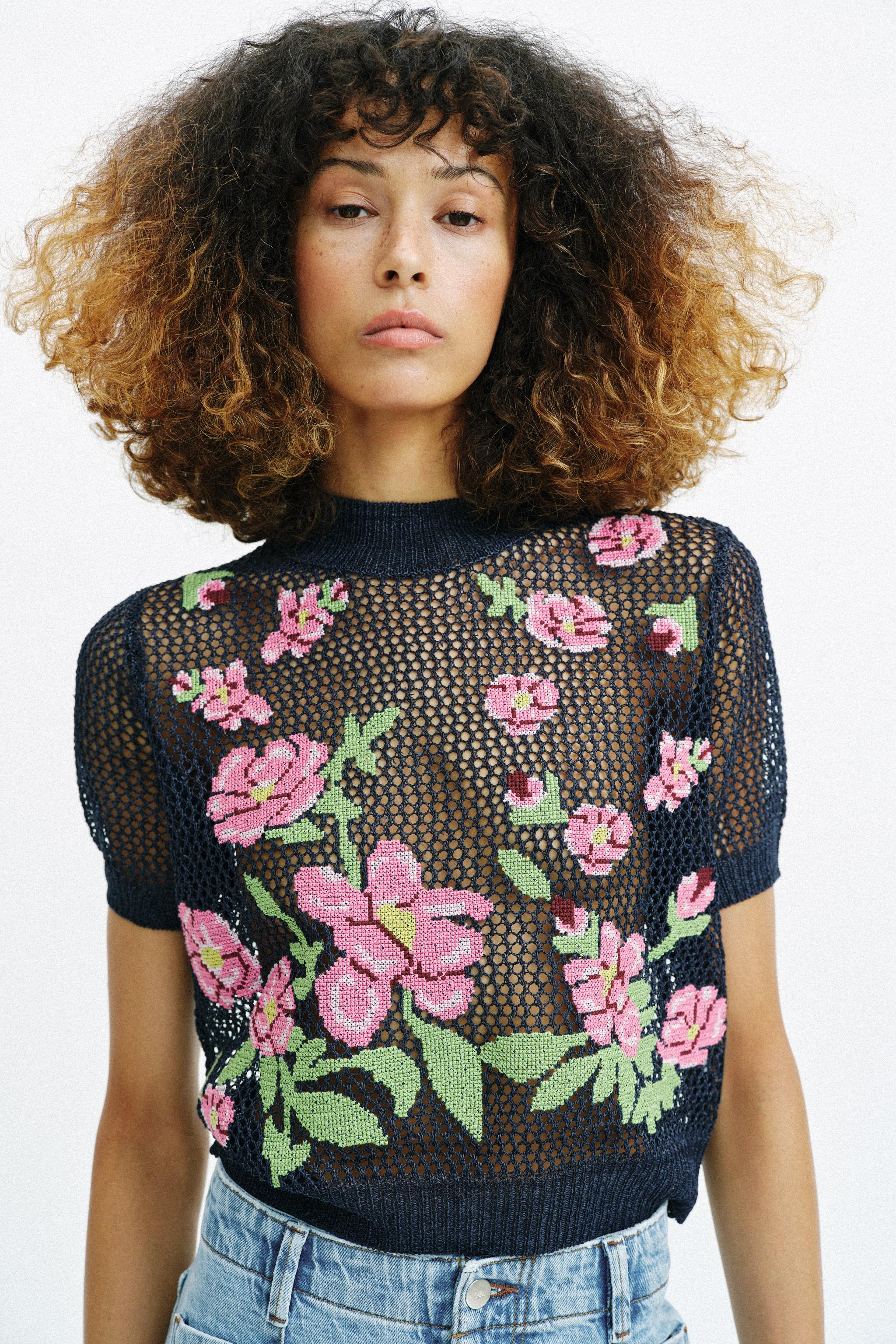 FLORAL EMBROIDERED KNIT TOP