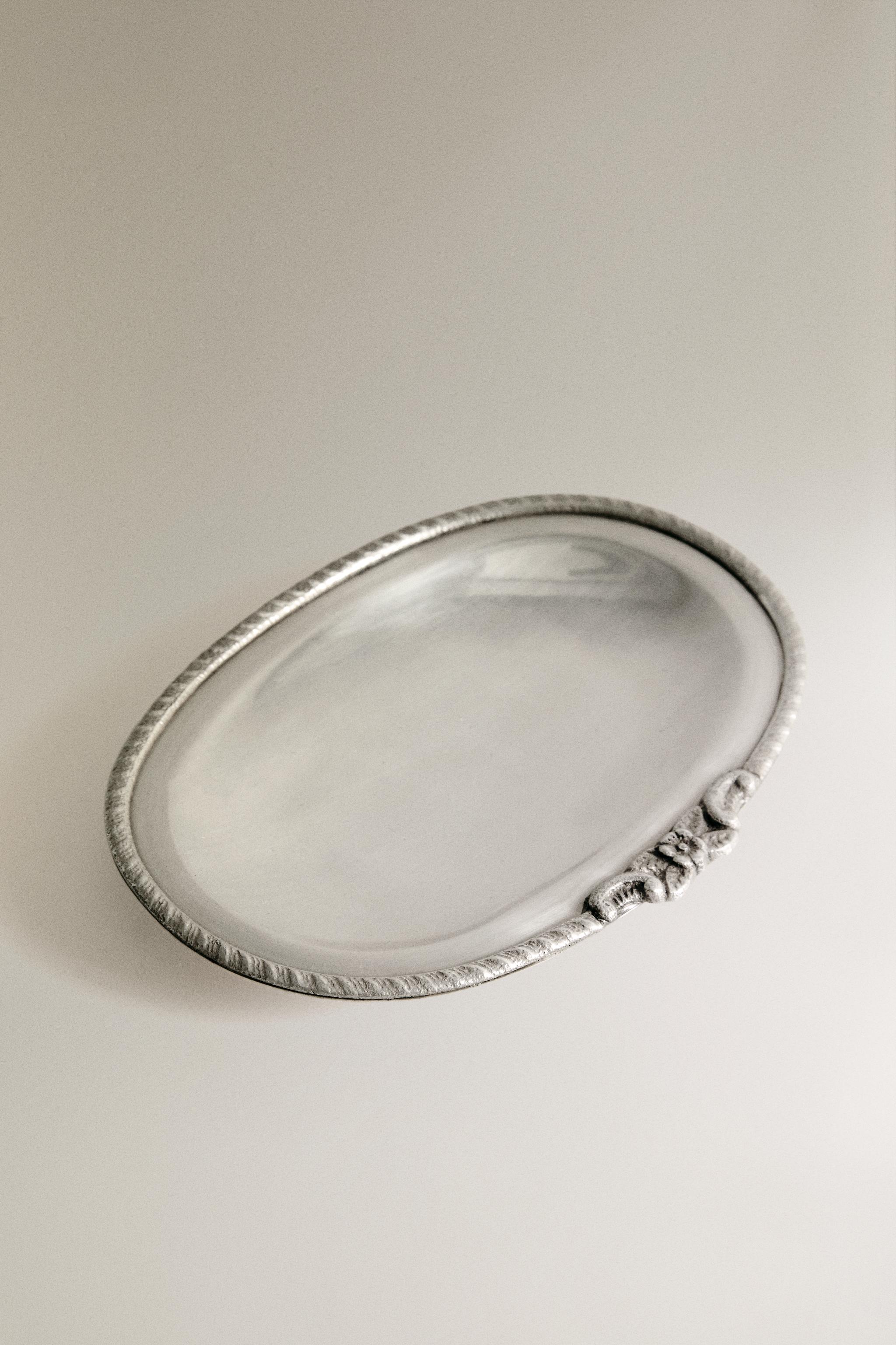 OVAL METAL BATH SOAP DISH — Silver