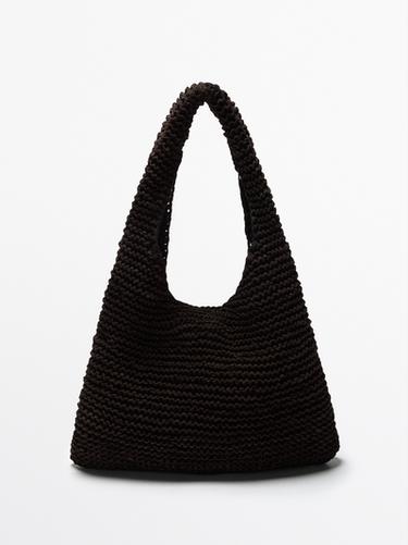 Bolso mediano crochet serraje - Limited edition - Marrón de Zara