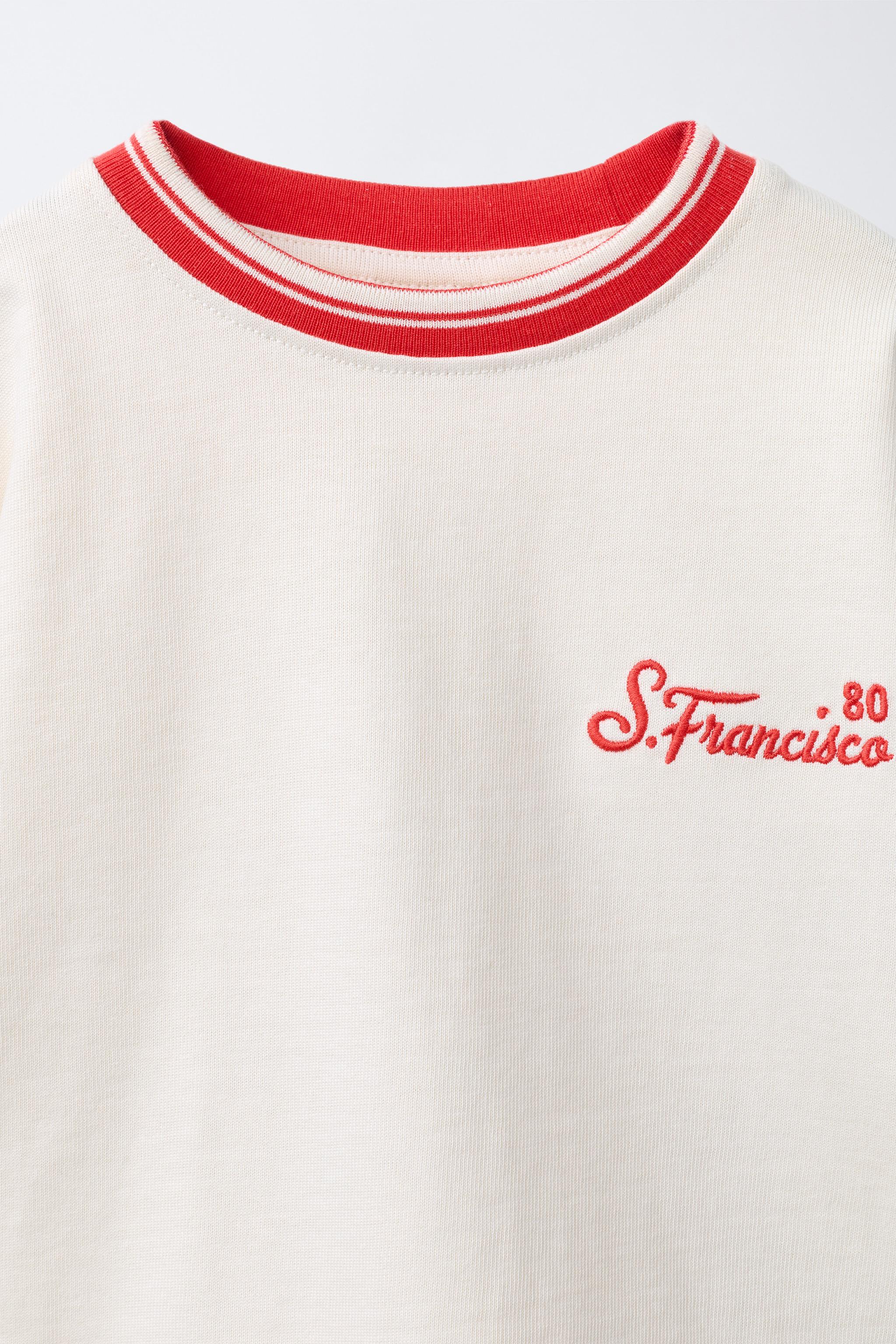 T-SHIRT À INSCRIPTION BRODÉE