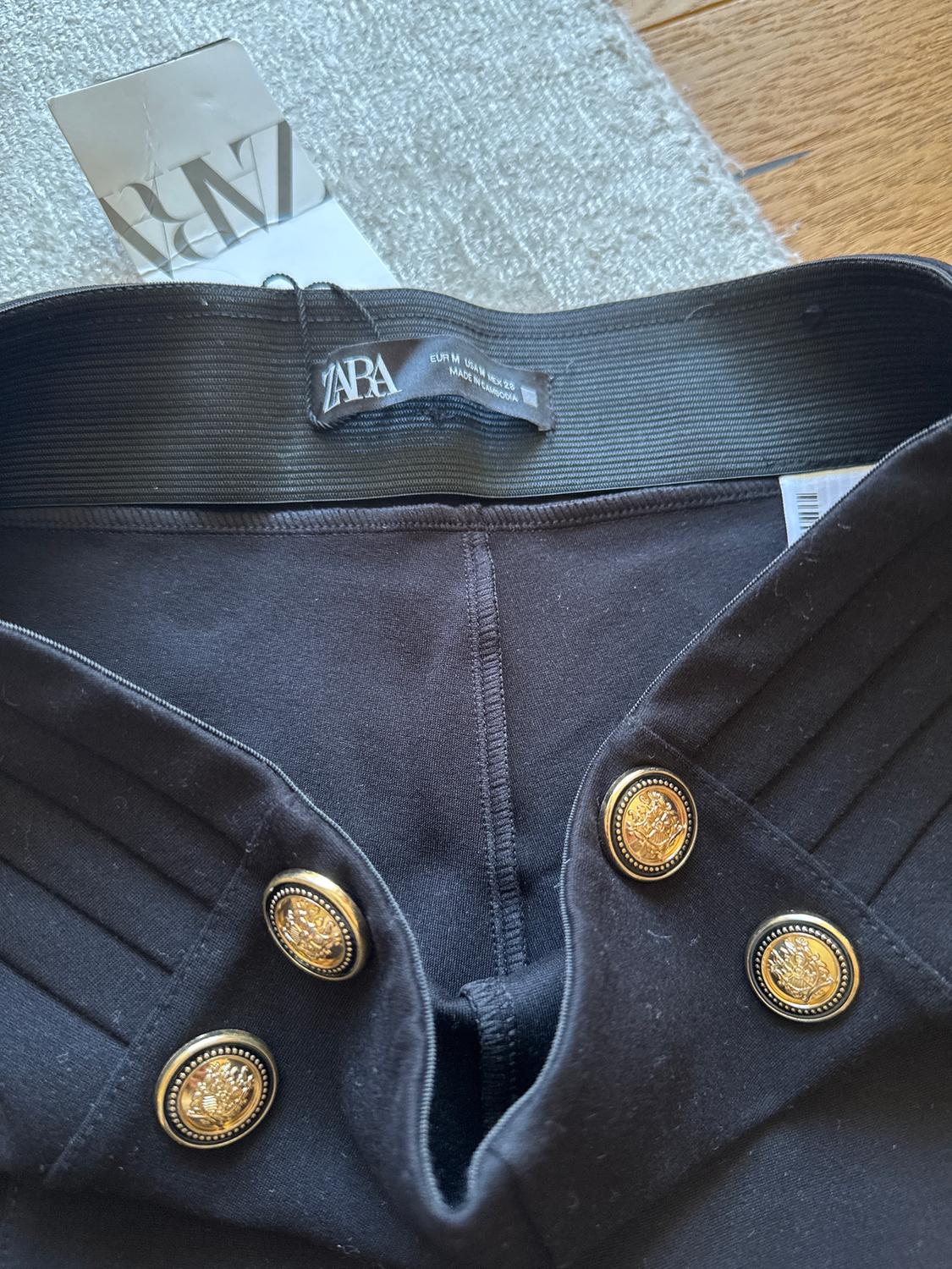 LEGGINGS WITH GOLD BUTTONS - Image 4