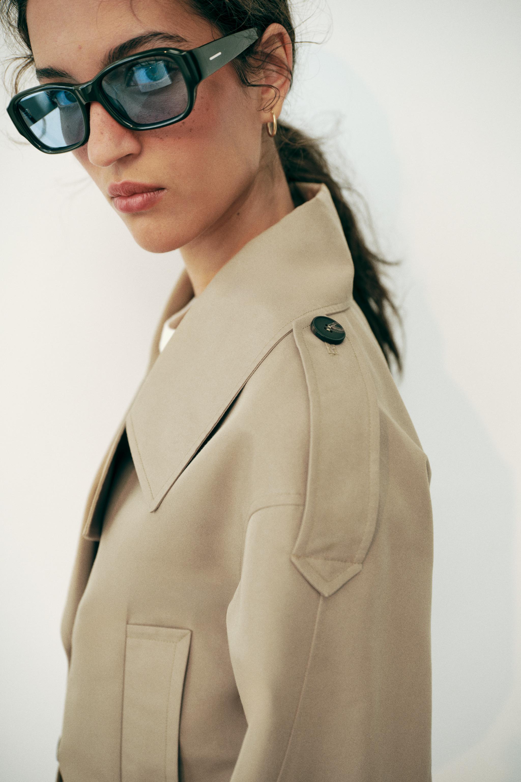 Женские куртки Zara SHORT DOUBLE-BREASTED TRENCH JACKET — фото 4