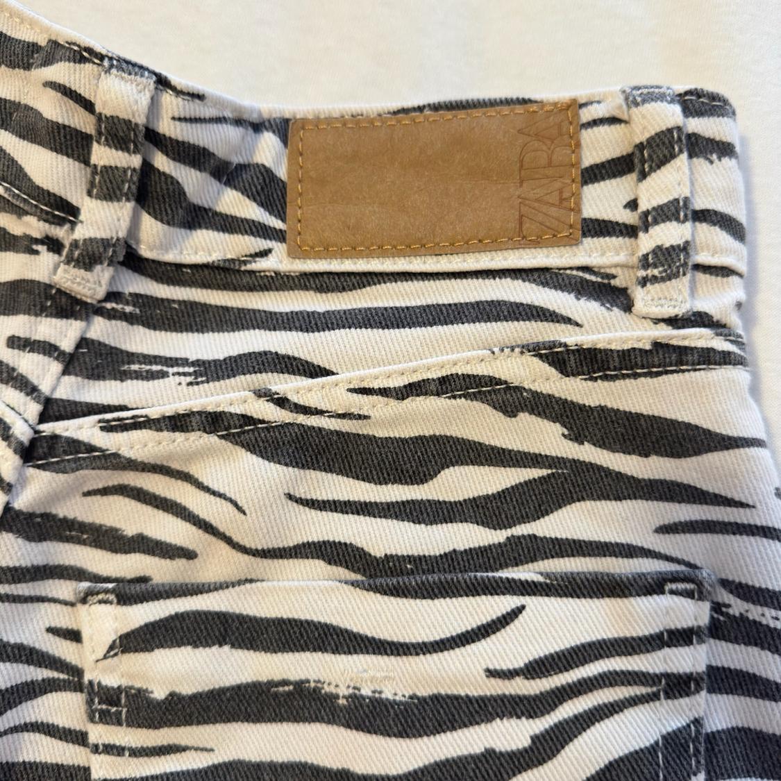 PRINTED MOM FIT DENIM SHORTS - Image 4