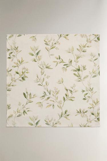 LOT DE 2 SERVIETTES DE TABLE IMPRIMÉ BRANCHES ET FLEURS - Verts de Zara - Image 1