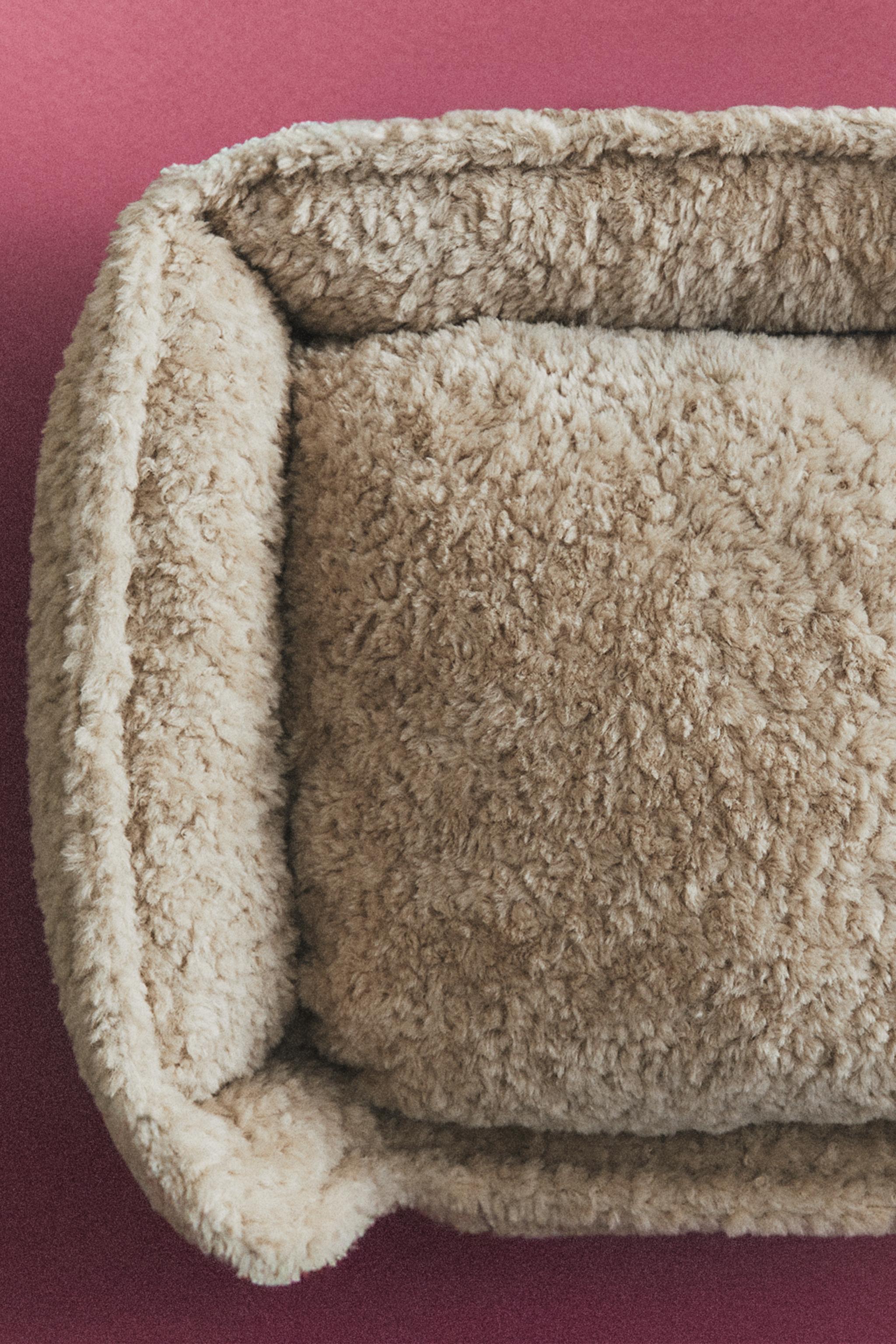 FAUX SHEARLING PET BED