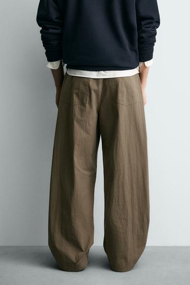 PANTALON COUPE CURVED - Kaki de Zara - Image 2