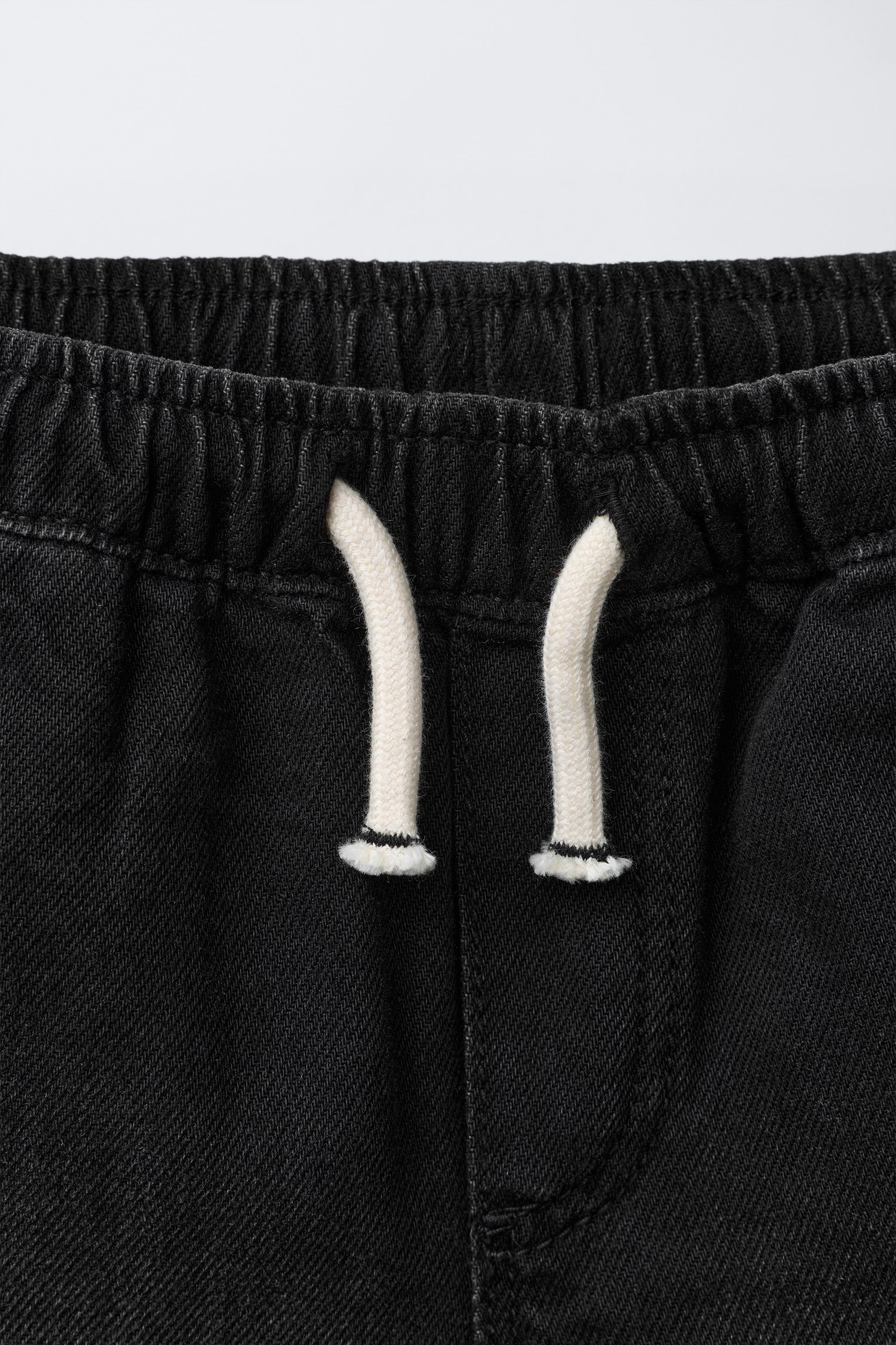 DENIM SHORTS WITH LABEL