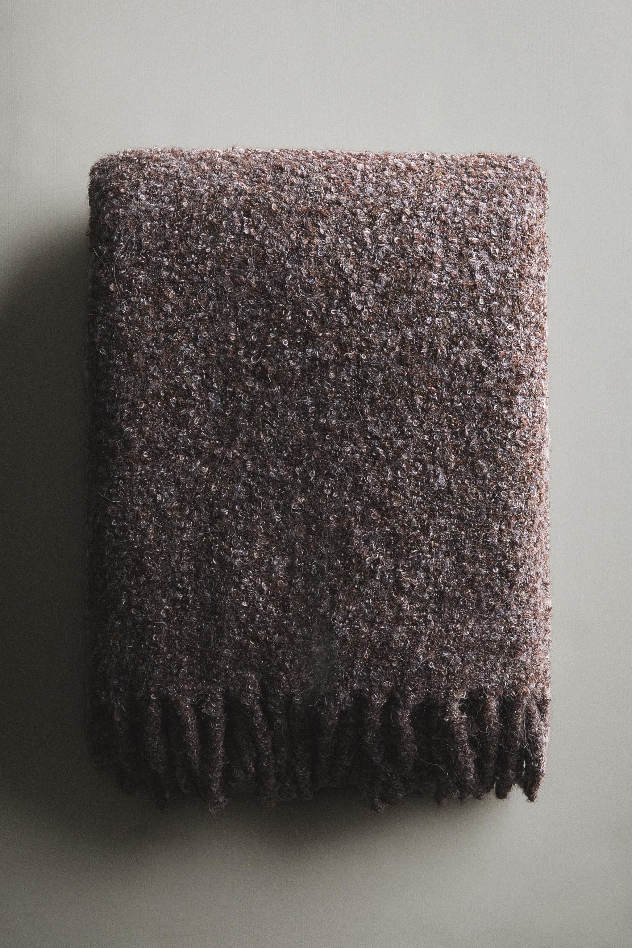 FRINGED BLANKET
