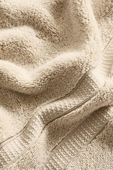 SERVIETTE DE BAIN EXTRA-DOUCE DOUBLE FRISE - Sable clair de Zara - Image 3