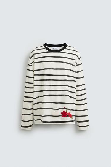 CAMISETA RAYAS ESTAMPADAS © OTIS KWAME KYE QUAICOE - Rojo de Zara