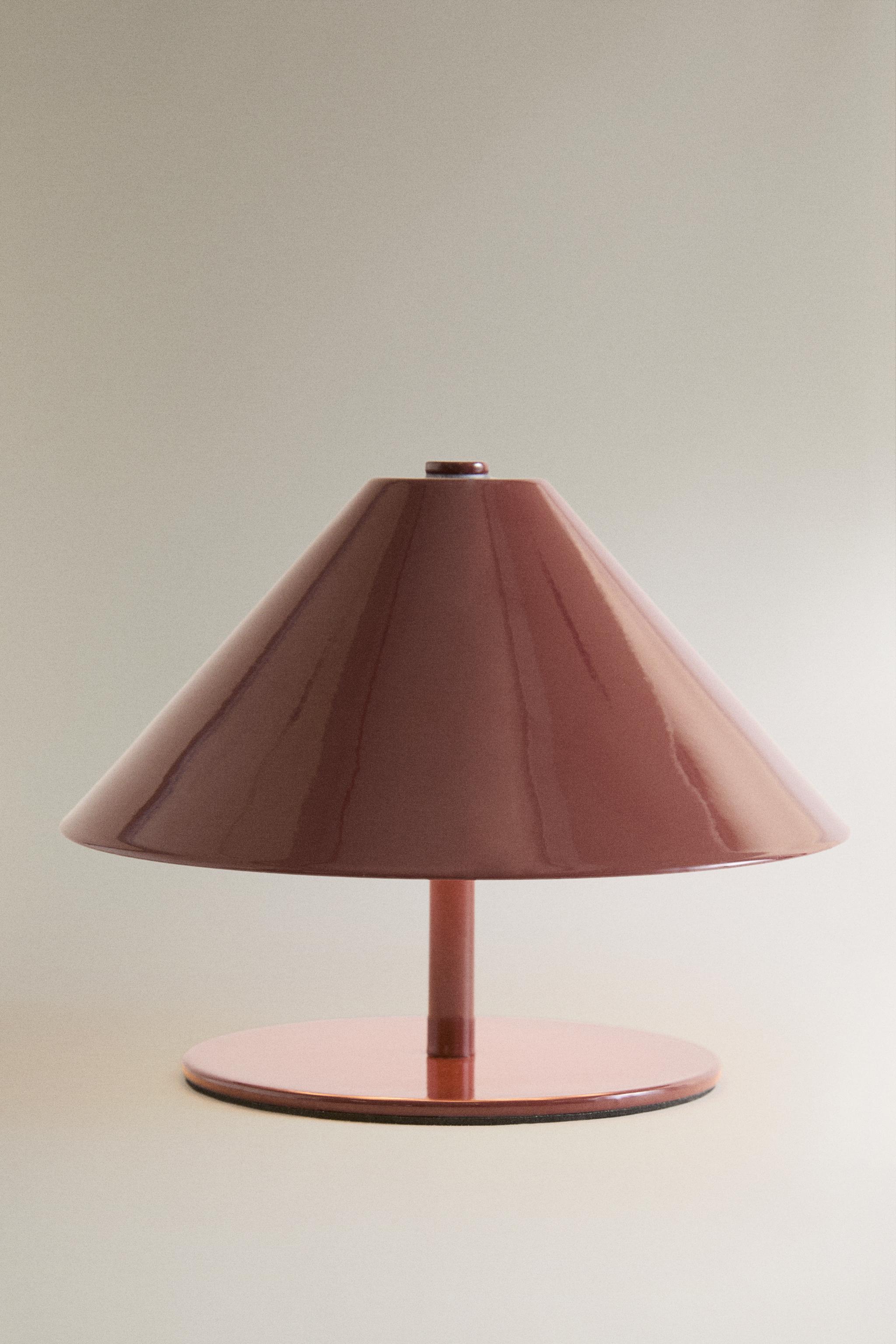 CORDLESS METAL TABLE LAMP — Maroon