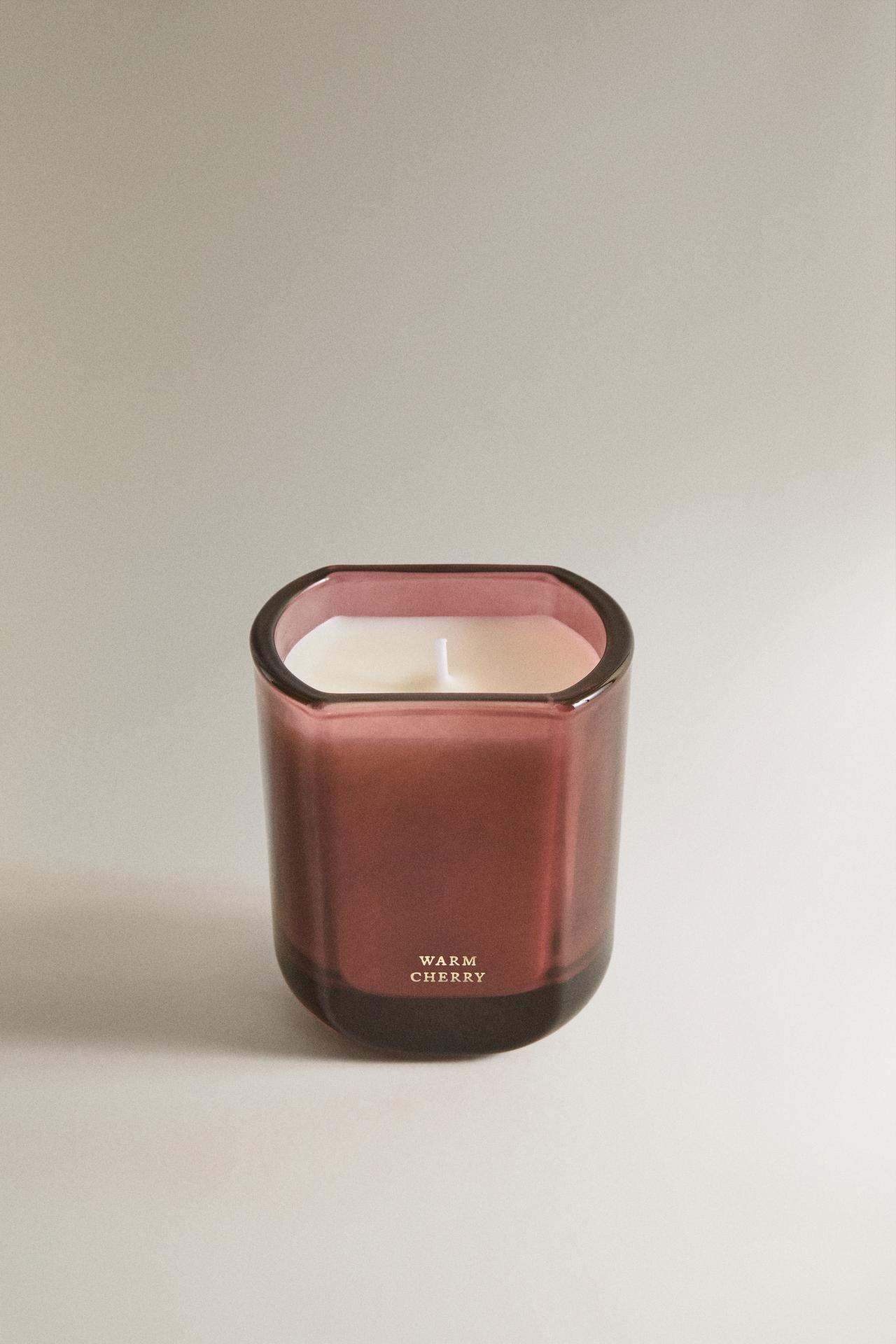 (220 G) WARM CHERRY SCENTED CANDLE — Caramel
