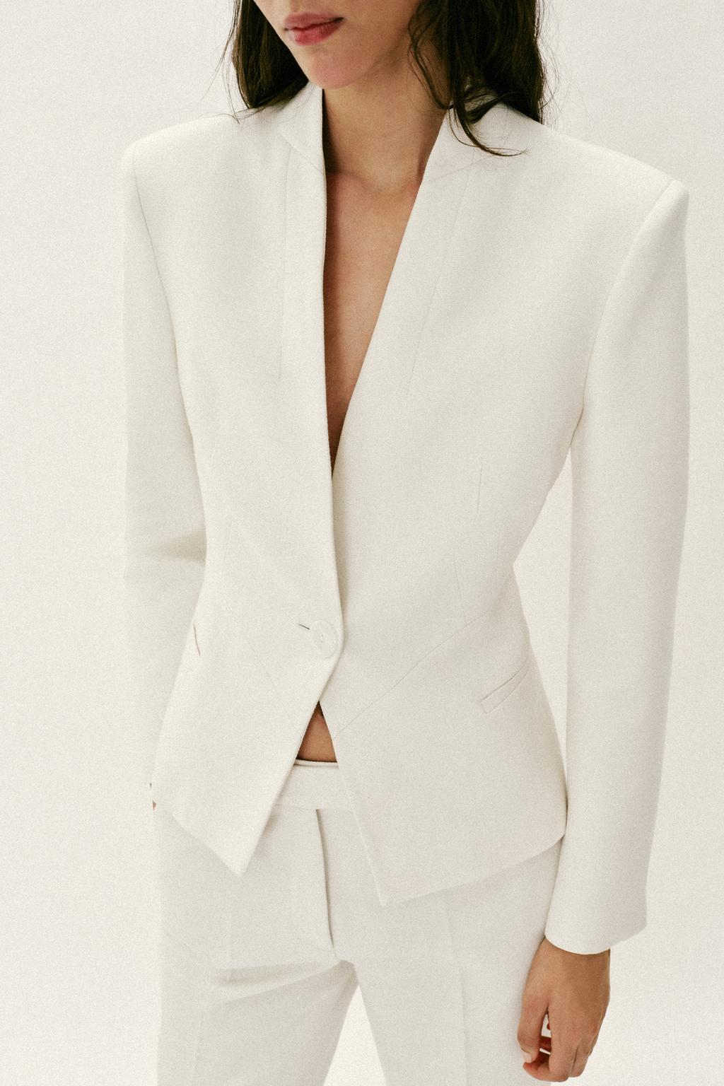 FITTED BLAZER WITH SHOULDER PADS