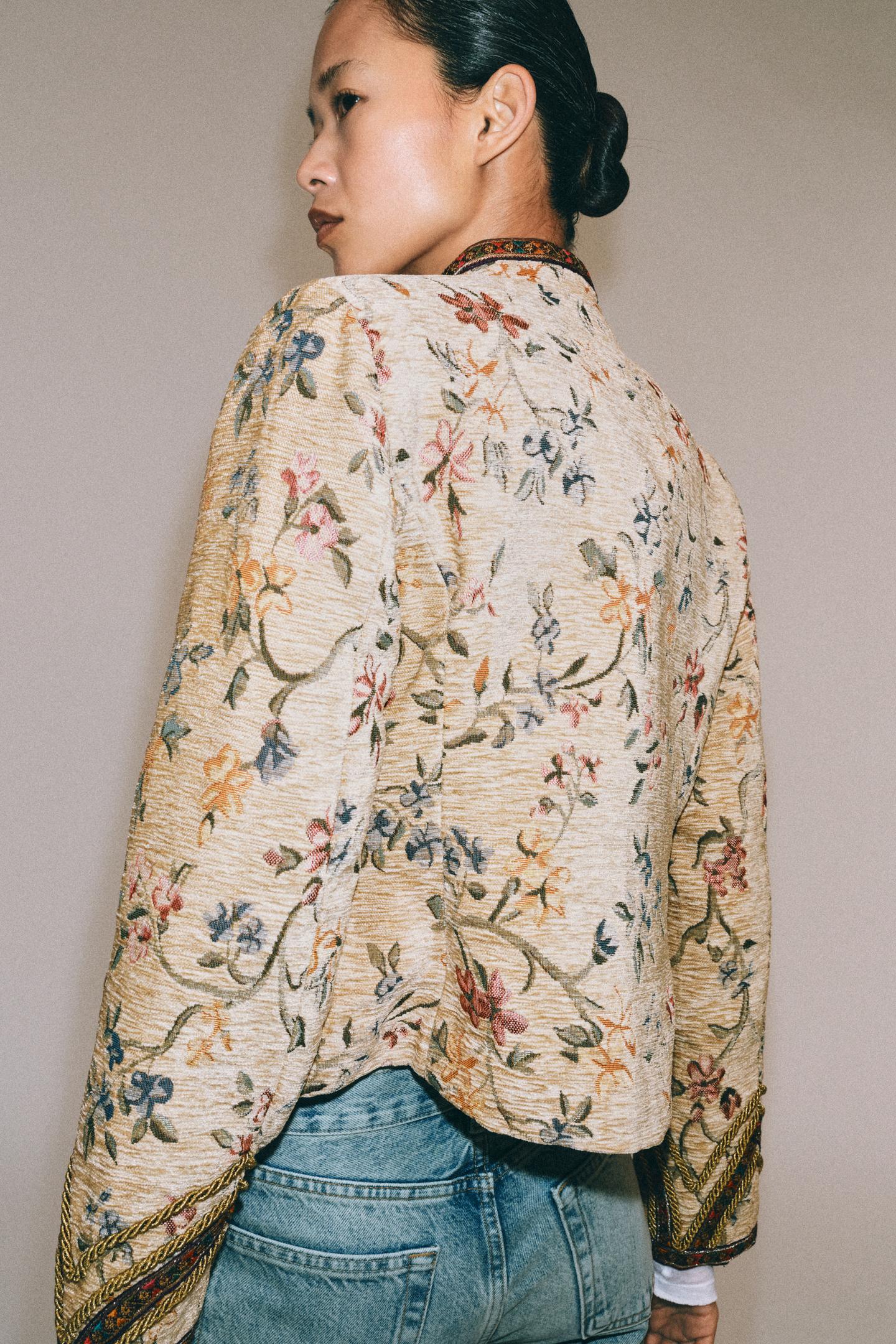 Женская куртка Zara Embroidered Frog Fastening Jacket ZW Collection, цвет: Разноцветный — фото 3