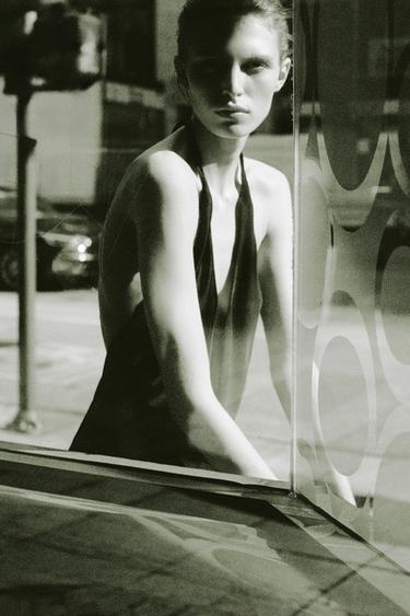 VESTIDO SATINADO HALTER ZW COLLECTION - Negro de Zara