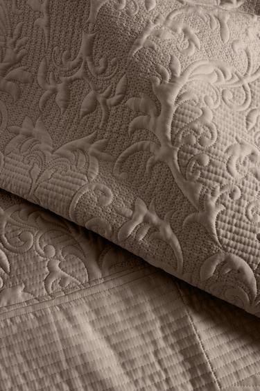 QUILTED QUILT WITH RAISED DESIGN - Brown / Taupe by Zara