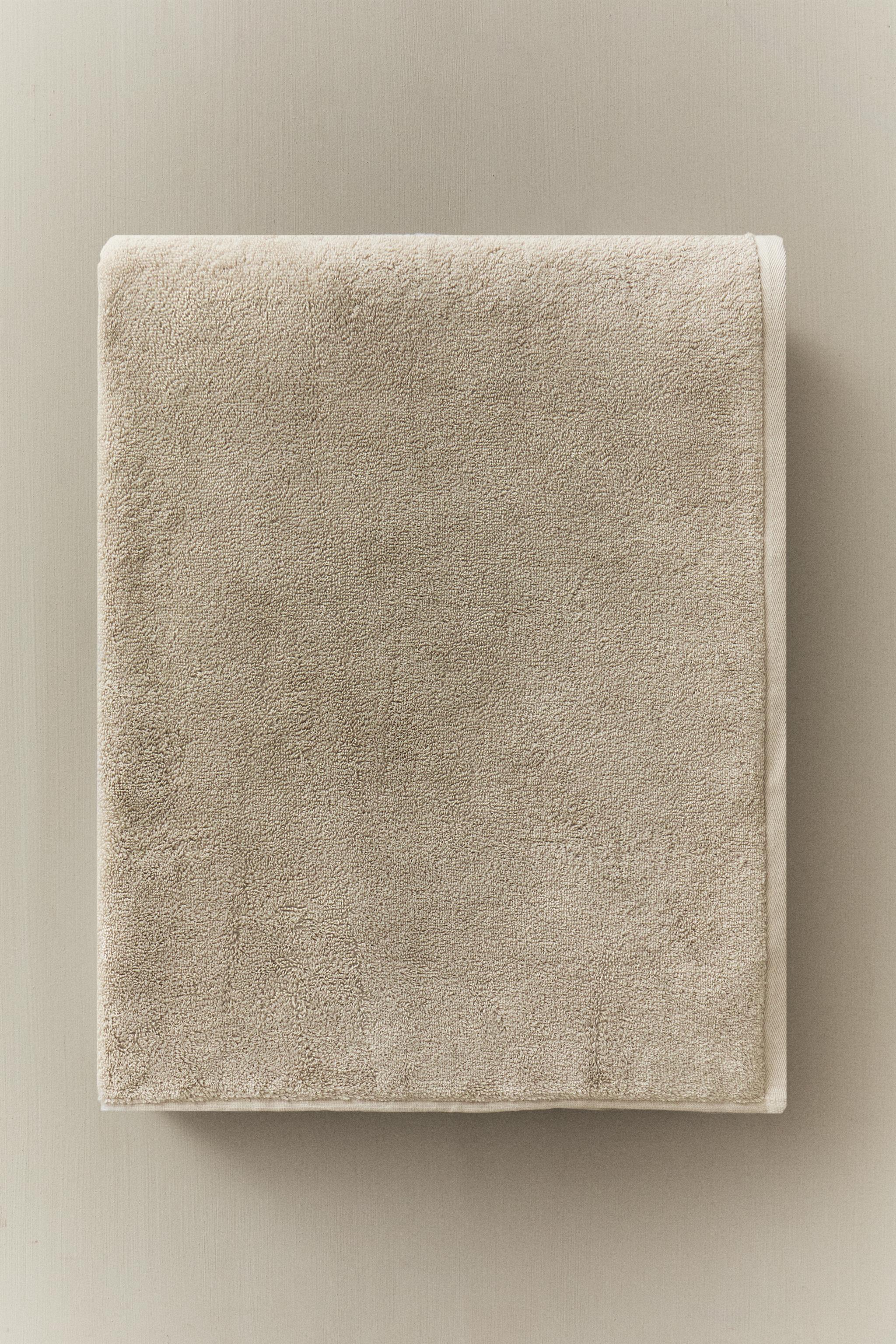 SOFT COTTON BATH TOWEL (700 GXM²)