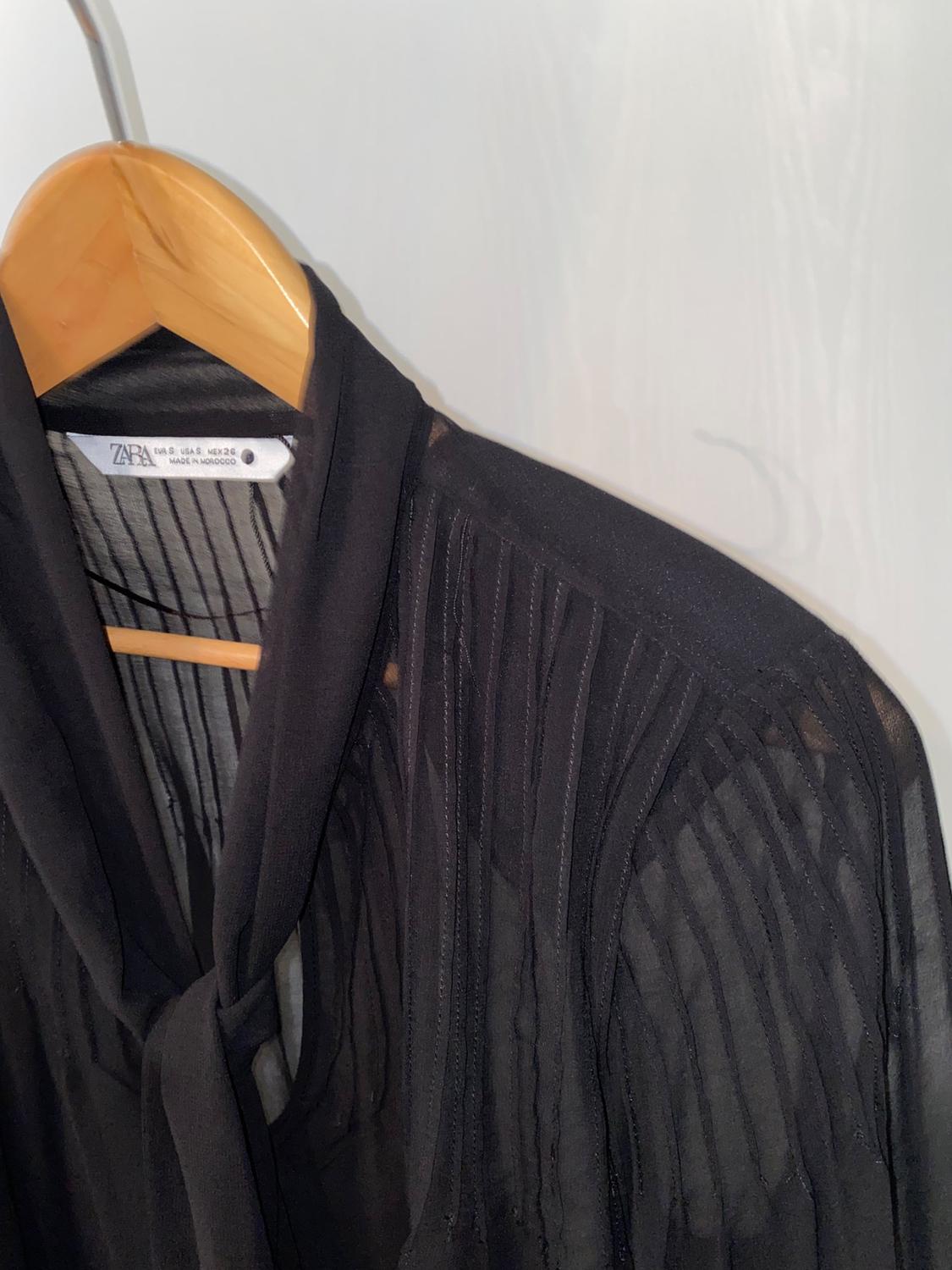 BLOUSE WITH BOW AND SHOULDER PADS - Image 4