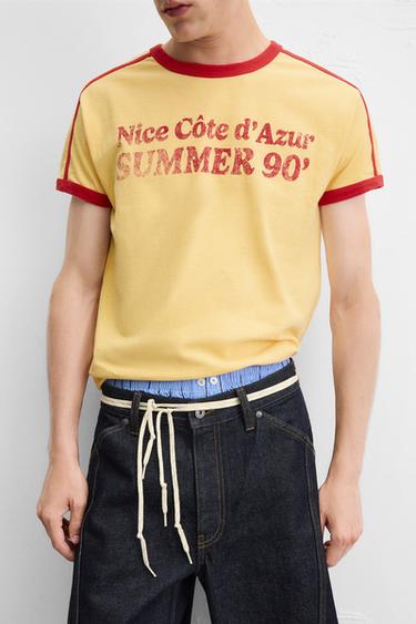 T-SHIRT CANELADA CONTRASTE TEXTO - Amarelo da Zara