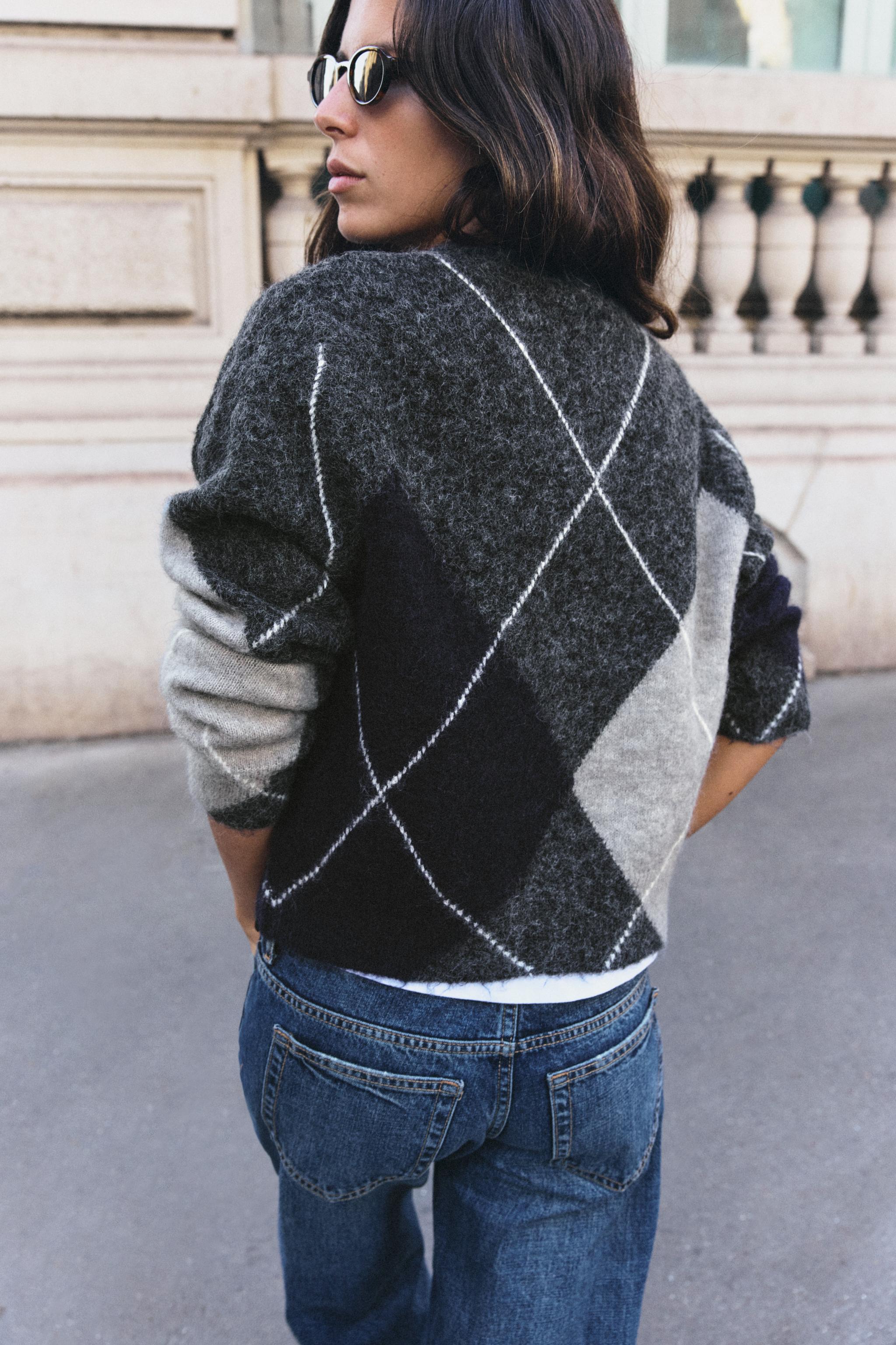 BRUSHED EFFECT ARGYLE SWEATER