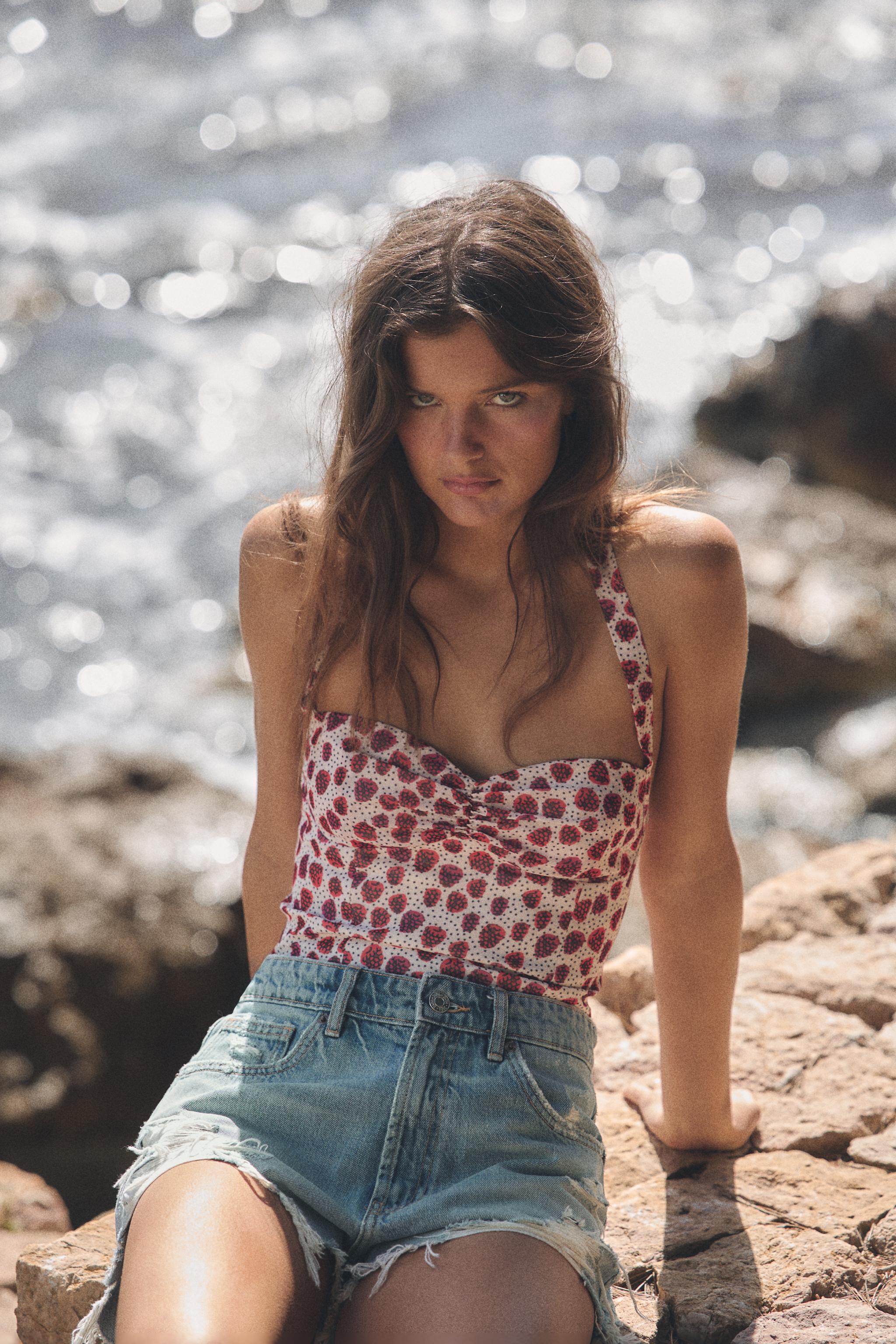 PRINTED HALTER TOP