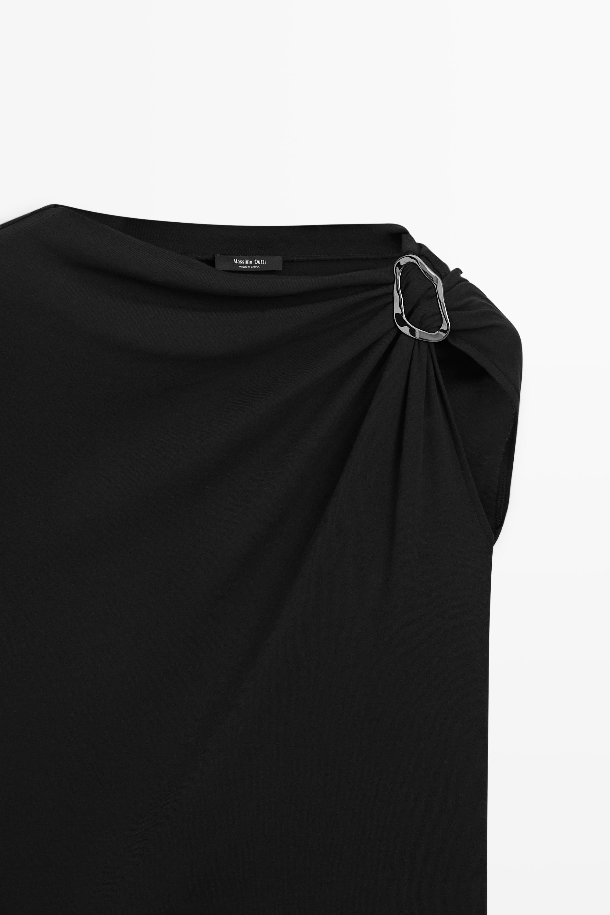 Asymmetric metal detail top