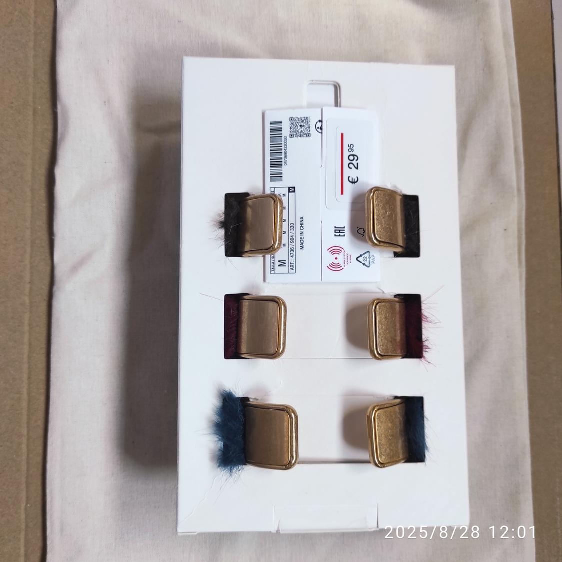 LIMITED EDITION PACK OF FAUX FUR BRACELETS - Image 2