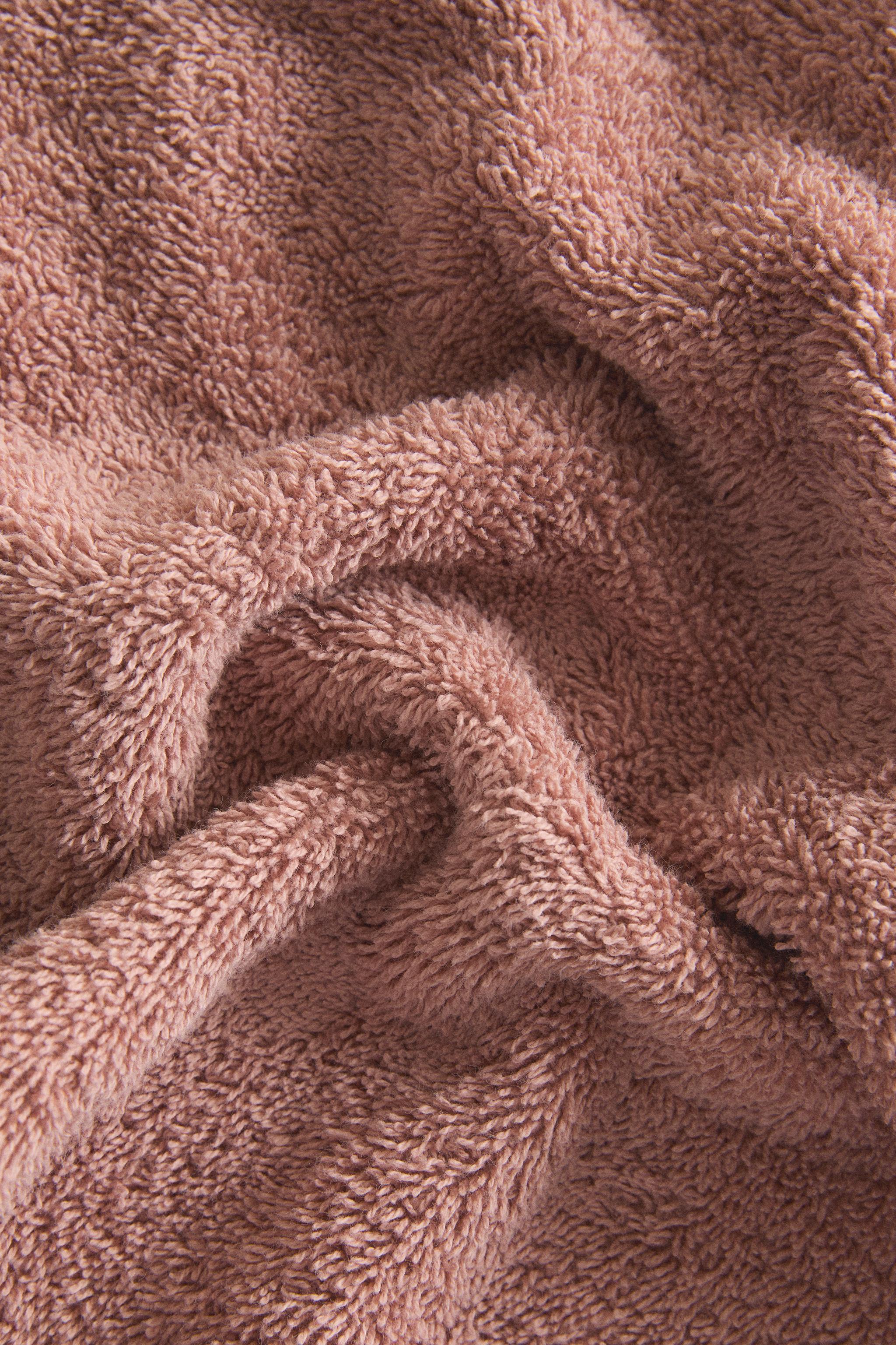 BATH TOWEL WITH CROCHET EDGE