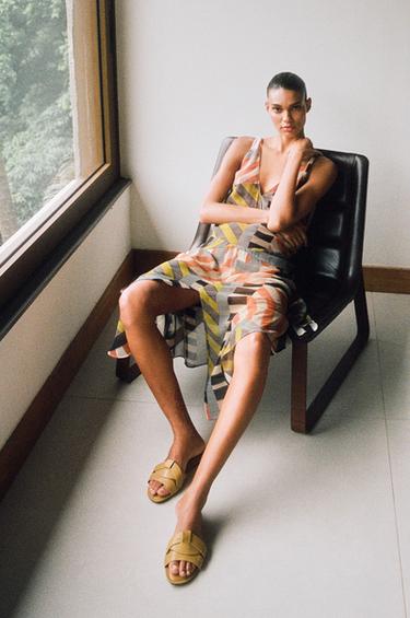 FLAT LEATHER CRISS-CROSS SANDALS - Mustard by Zara