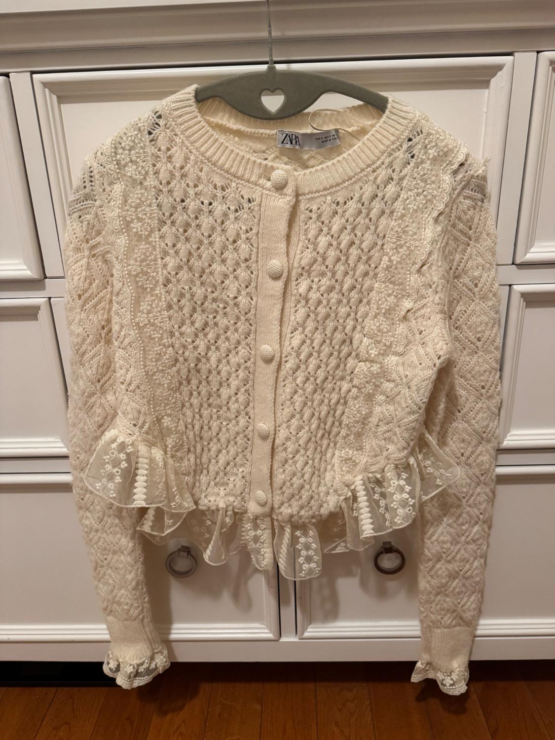 CABLE KNIT CROP SWEATER
